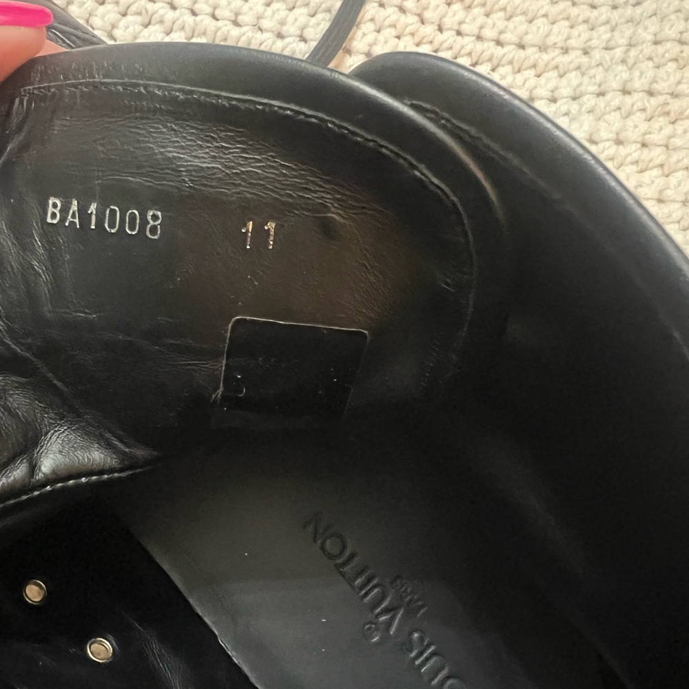 Authentic Louis Vuitton men shoes - Picture 3 of 8